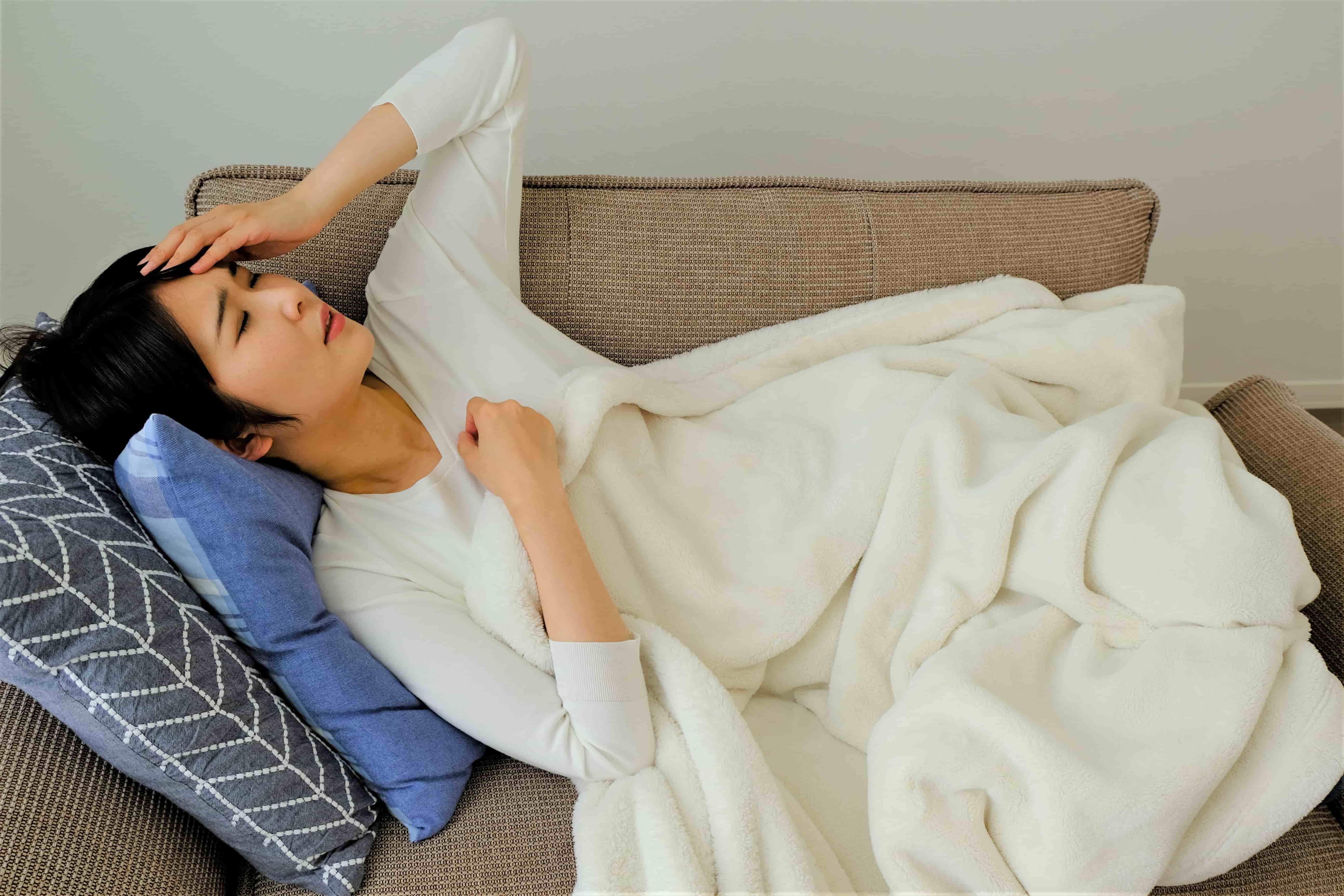 Common causes of headaches during travel including fatigue and dehydration