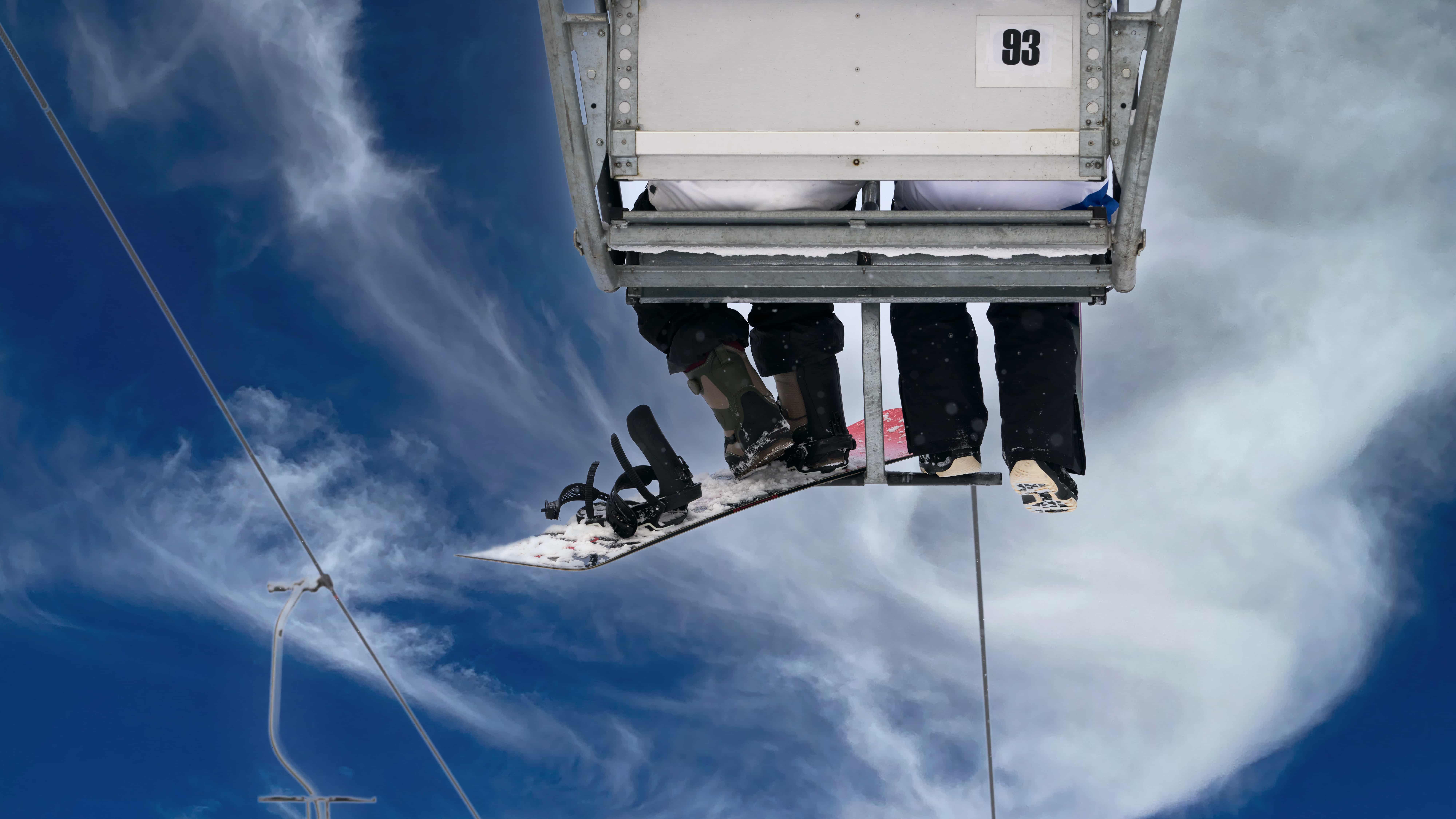 Temperature fluctuation warning for spring skiers in Japan